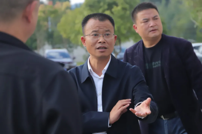 新晃縣委常委、縣委政法委書記楊海濱到我校視察、指導(dǎo)學(xué)校工作